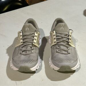 Women’s Size 6.5 On Cloudswift Running Shoes